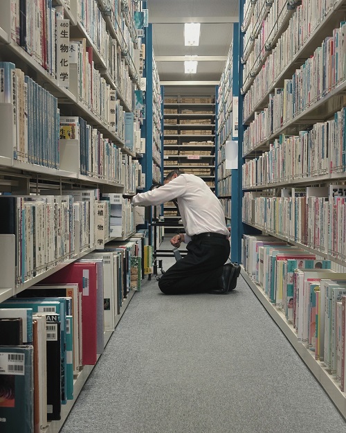 蔵書点検の様子写真２