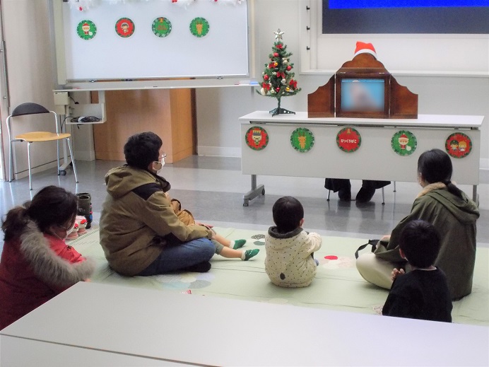 びっくりばこさんのクリスマスおはなし会の様子3