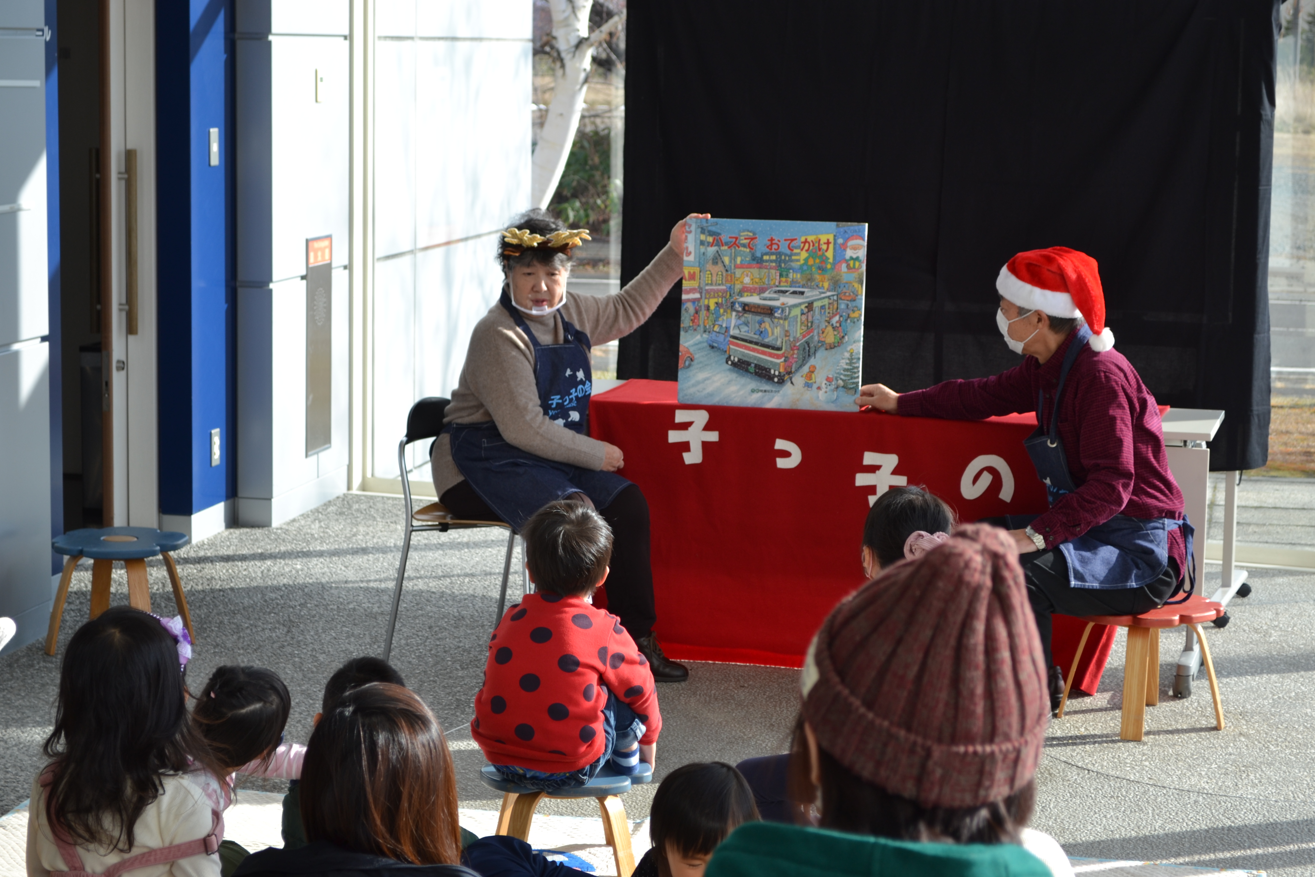 図書館はクリスマスムード2