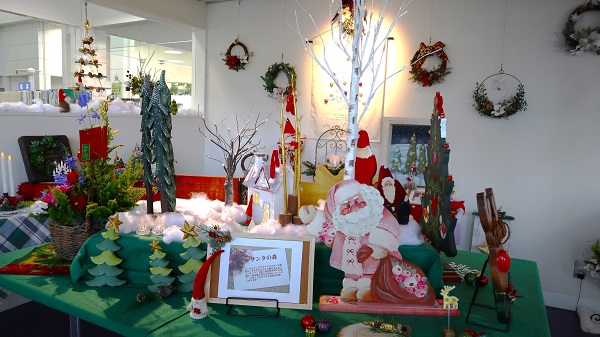 市民展示室「トールペイントとリース・アレンジメントで楽しいクリスマス！」写真１